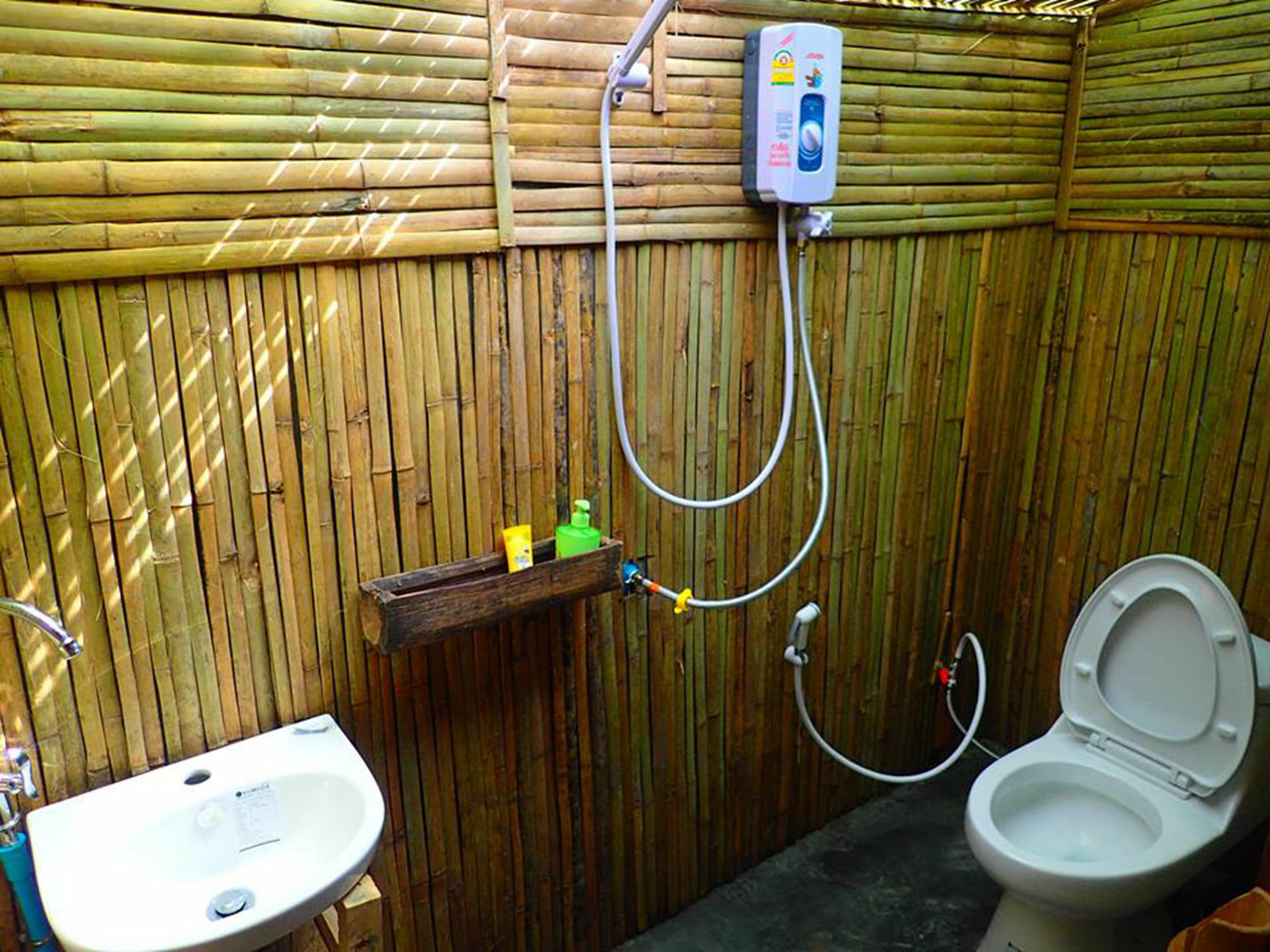 Fundee Story Guesthouse Bamboo House In Chiang Mai Old Town Екстериор снимка